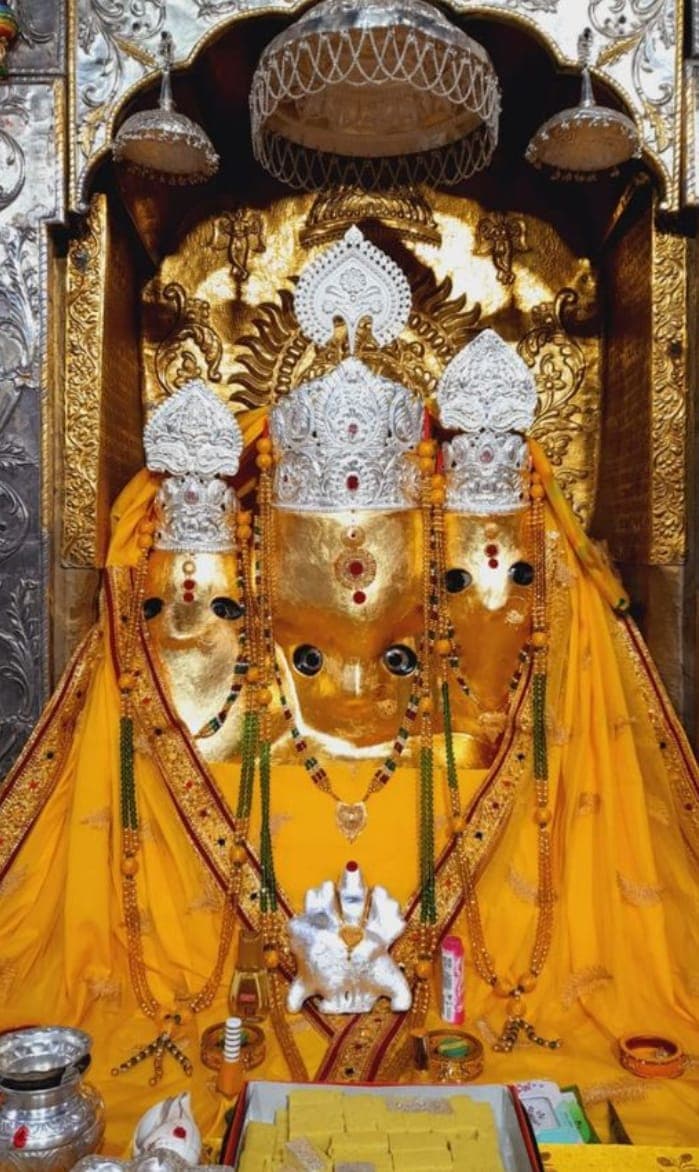 Priest performing Rudrabhishek with sacred water